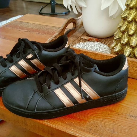 Adidas leather Tennis Shoes - Picture 1 of 5